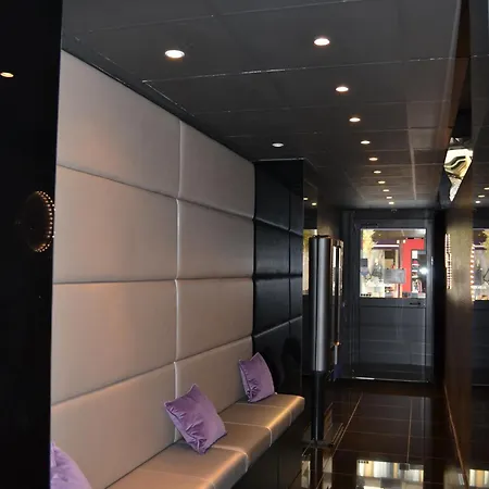 科罗纳酒店